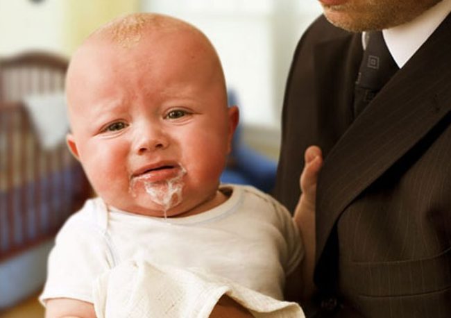 Слёзы у новорожденного после отрыжки