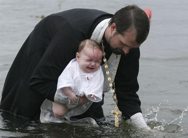 В каком возрасте крестить ребенка