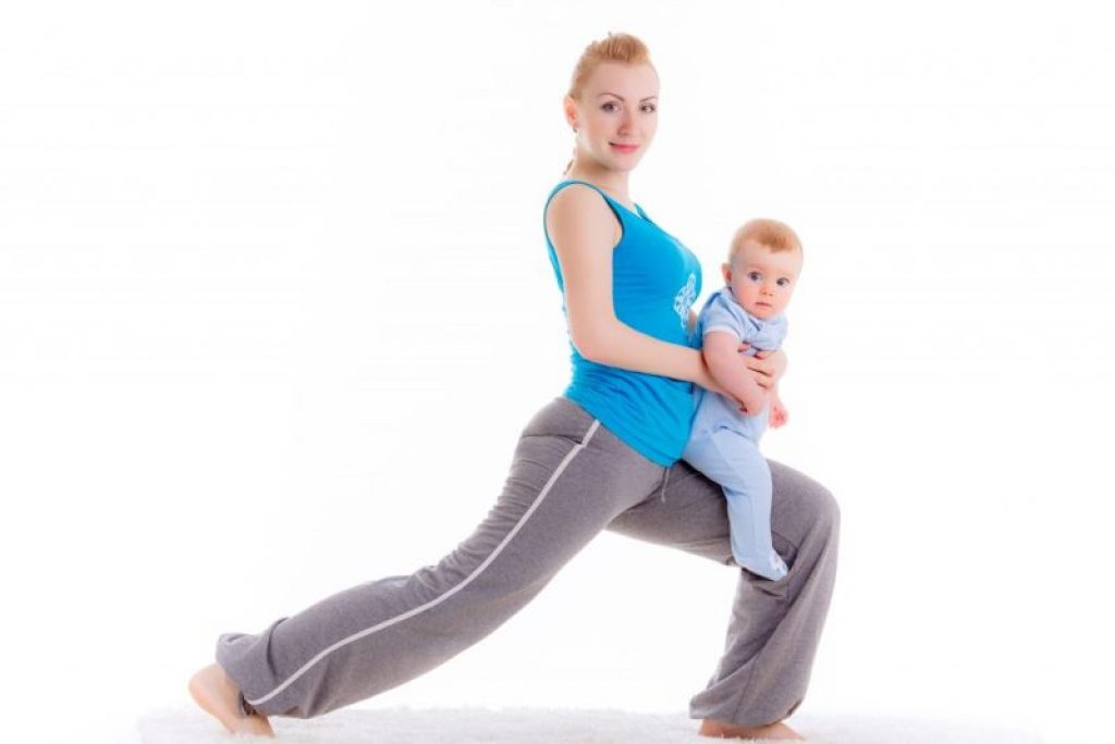 Упражнения с малышом на руках