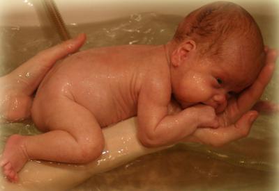 Первое купание младенца