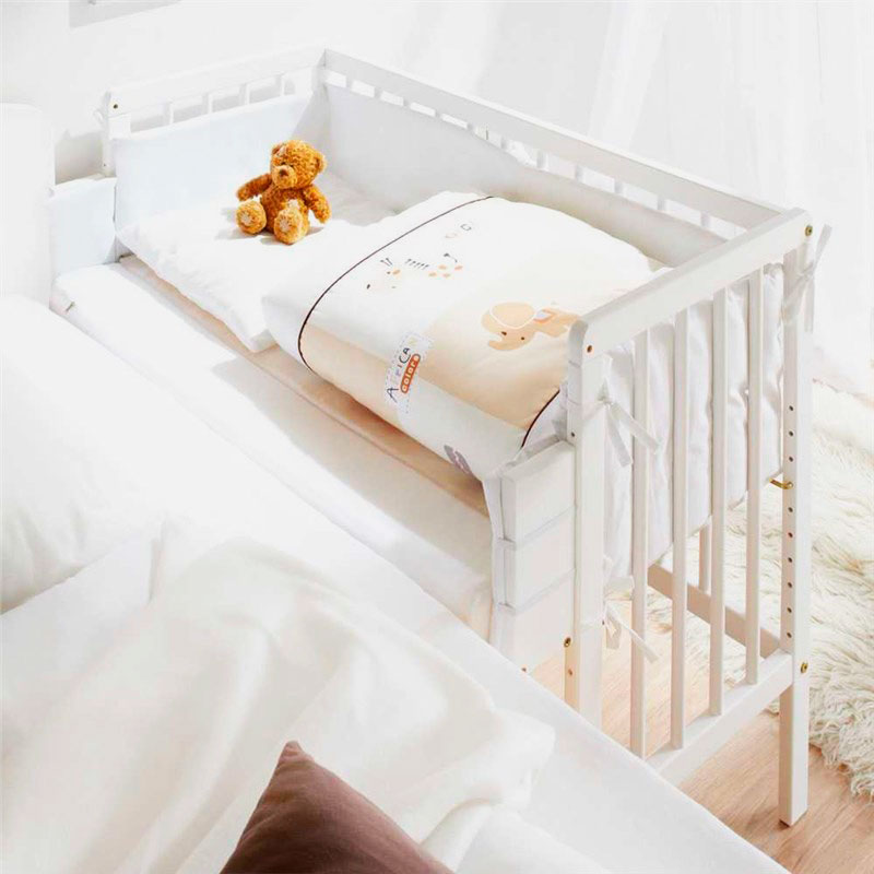 Фото спального места приставной кроватки для младенцев