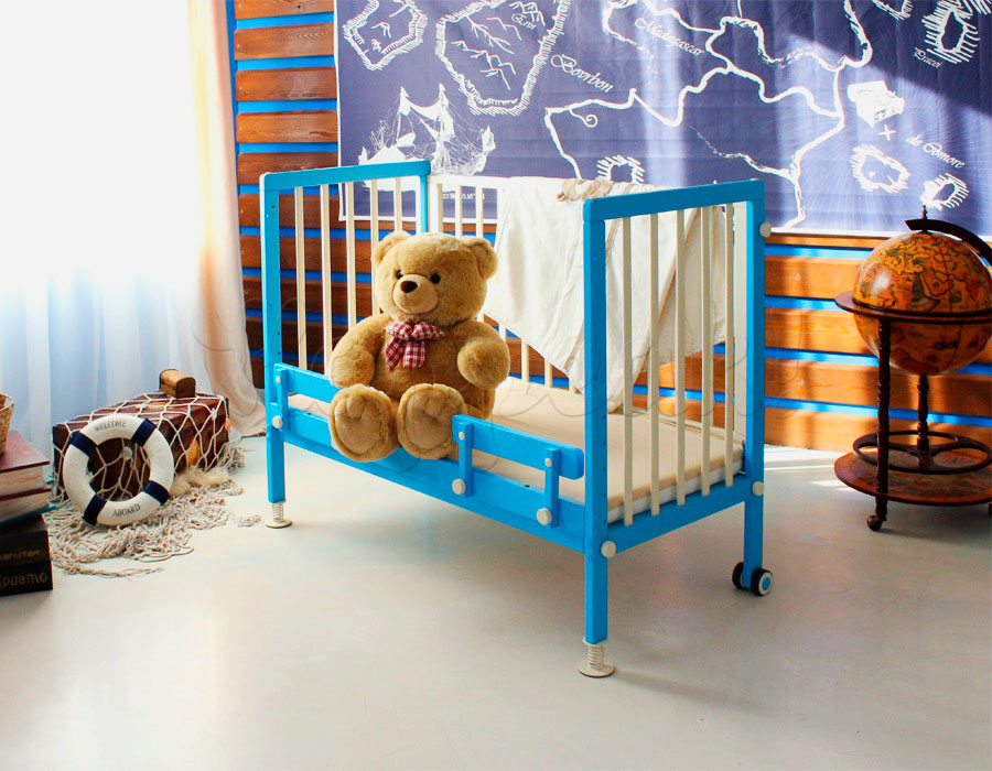 Детская приставная кроватка с регулируемым по высоте спальным местом