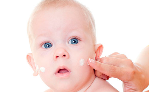 Крем на щеках у ребенка