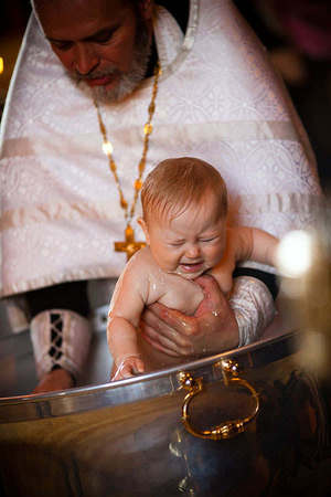 Как проводится обряд крещения