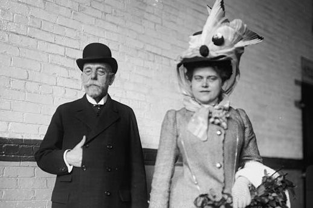 Роберт Кох со своей второй женой Хедвиг в 1908 году.
