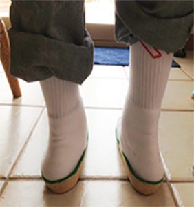 Picture child with flat feet using inserts.