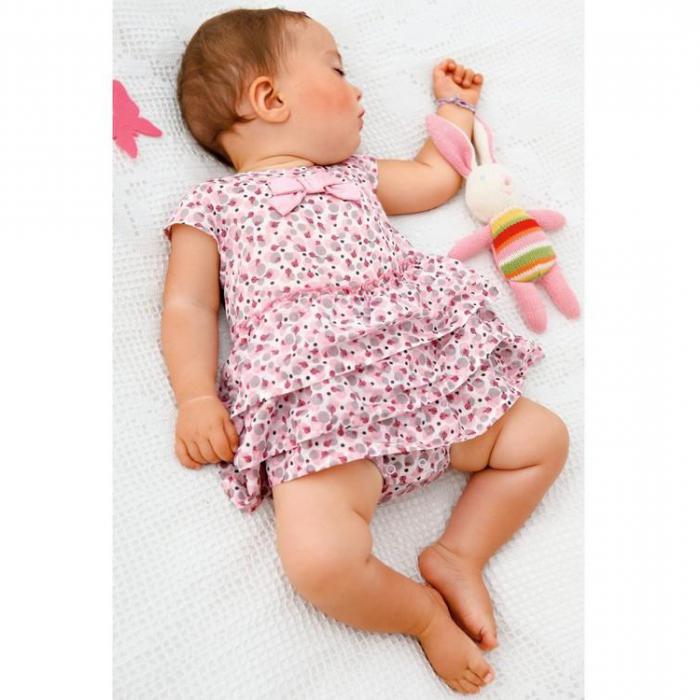 how to dress a newborn in the spring