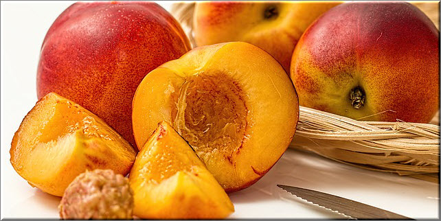 Варенье из персиков вводите в меню осторожно и внимательно наблюдайте за грудничком - не будет ли аллергической реакции