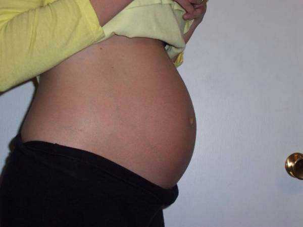 Тянет живот 28 неделя. Живот на 28 неделе беременности. Живот на 28 неделе беременности двойней. Живот при беременности 28 недель. Беременный живот 28 недель.